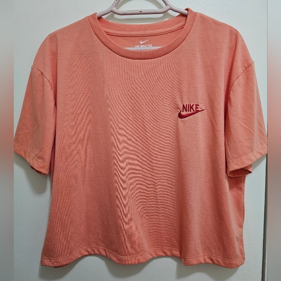 Nike Tops - NWOT NIKE CROP TSHIRT WOMEN SIZE XL